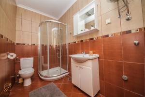 One-Bedroom Apartment with Sofa Bed (5 Adults) room in Apartments Batricevic