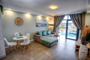 Stay at the Point - Luxurious Lavish Looker