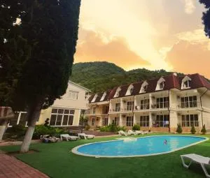 Царская Аллея - 古达乌塔