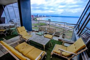Stay at The Point - Prestigious Prominent Penthouse