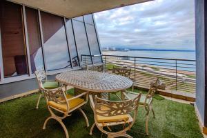 Stay at The Point - Prestigious Prominent Penthouse
