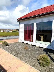 Ferienpark Vislust Modernes Holzhaus am Ijsselmeer mit eigenen Steg - Onderdijk