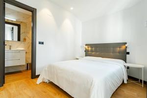 Edificio Fénix by Plaza Mayor Apartamentos