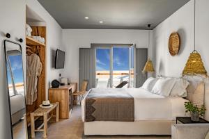 Comfort Suite with Outdoor Hot Tub room in Lemon Suites Santorini