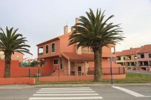 Four-Bedroom House room in Casas da praia Supertubos