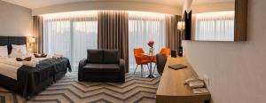 Deluxe Double Room with sofa room in Hamilton SPA & Wellness