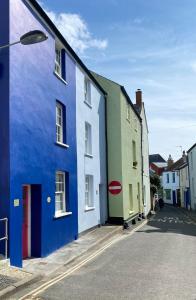 Little Monmouth 4 bedroom cottage, Old town Lyme Regis, dog friendly and parking