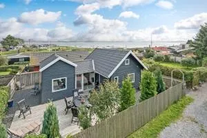 Skøn feriebolig med havudsigt i naturskønt område - Marslev
