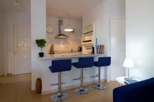 Los Angeles 3 Bed Apartment with Pool