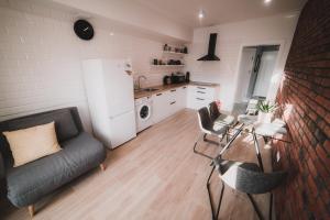 Apart-hotel Kostjukowski Apartments Nizhynska 17