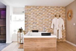 Maisons d'hotes Les Nuits d Olympe - Suite & Spa privatif : photos des chambres