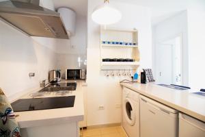 Los Angeles 3 Bed Apartment with Pool