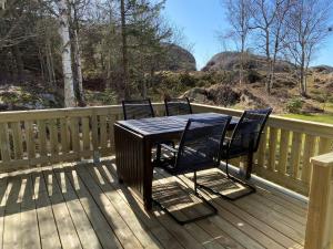 Stuga i naturskönt område på västra Tjörn