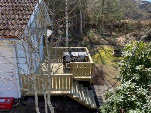 Stuga i naturskönt område på västra Tjörn