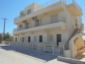 Niki Court Holiday Apartments