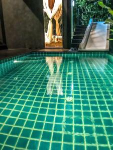 Exclusive access to the whole garden.