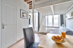 Pretty Mezzanine Studio in the Heart of Paris (2F)