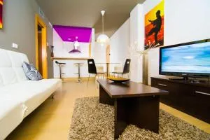 Apartamentos 16:9 Suites Almería - El Jaúl