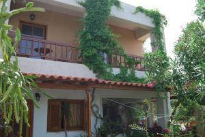 Golden Sun Apartments