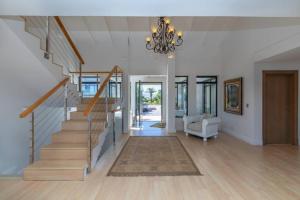 Villa Paradis - ocean front with views to behold!