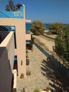 Blue Sky Taverna Apartments Kiki Rethymno Greece