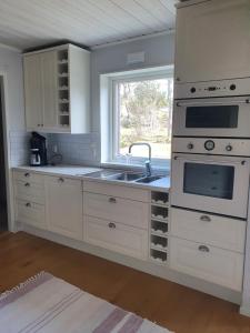 Skärgårdsidyll på Björkö med gångavstånd till havet