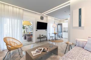 Elia & Anthos Deluxe Suites