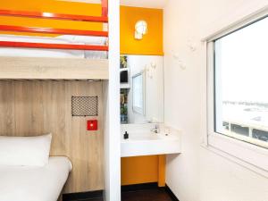 Hotels hotelF1 Amiens Est : photos des chambres