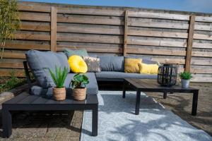 iwalani Beach Bungalow - large Private Garden - close to City Center & Beach