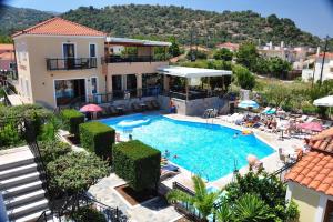 Room in Apartment - Beautiful studio for 2 people with outdoor pool Lesvos Greece