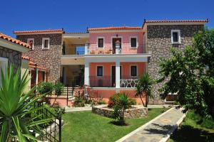 Room in Apartment - A spacious and bright one bedroom apartment Lesvos Greece