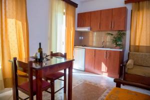 Room in Apartment - Spacious and nicely furnished studio for 3 people Lesvos Greece