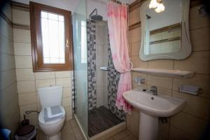 Room in Apartment - Adorable one bedroom apartment with outdoor pool Lesvos Greece