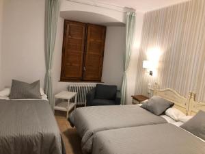 Classic Triple Room room in MONASTERIO de SANTA MARÍA DE VALVANERA