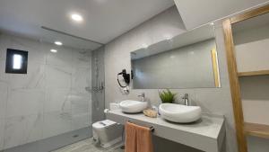 Two-Bedroom Deluxe Apartment room in Palmeras Garden