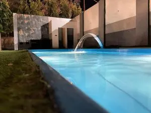 Holy River Hotel - 瑞诗凯诗