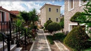 Room in Apartment - Spacious and furnished studio for 3 people Lesvos Greece