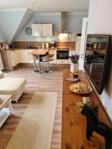 Lavendelblume - 4 Sterne - inklusive eigener BikeBox mit Strom, Wäschepaket, Power WLAN, Parkplatz, early CheckIn # Bestpreisgarantie #