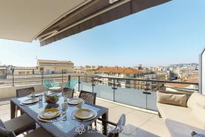 LUXURY BEACH five STARS HOLIDAY HOUSE