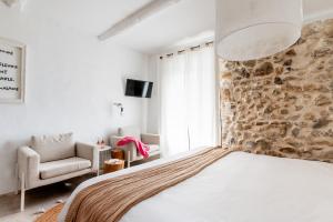 B&B / Chambres d'hotes La Bastide du Vieux Chene - LES COLLECTIONNEURS : photos des chambres