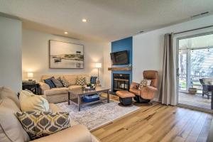 1 Mi to Beach and Boardwalk Family Townhome