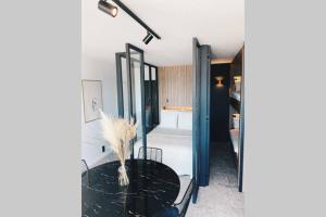 Wonderful architect designed flat with sea view