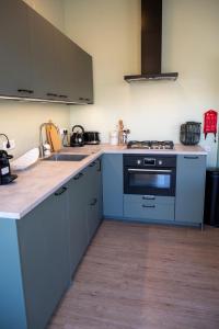 iwalani Beach Bungalow - large Private Garden - close to City Center & Beach