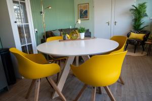 iwalani Beach Bungalow - large Private Garden - close to City Center & Beach