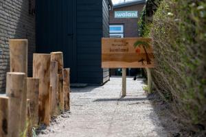 iwalani Beach Bungalow - large Private Garden - close to City Center & Beach