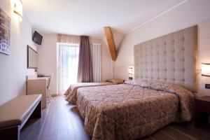 Comfort Triple Room with Balcony room in Hotel Vittoria