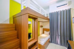 Cozy Studio with Bunk Bed at Dave Apartment near UI By Travelio