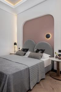 King Room with Roll-In Shower - Disability Access room in Malmo Historic Hotel