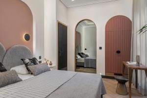 King Room with Roll-In Shower - Disability Access room in Malmo Historic Hotel