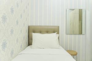 Comfort 2BR Green Pramuka City Apartment near Shopping Center By Travelio